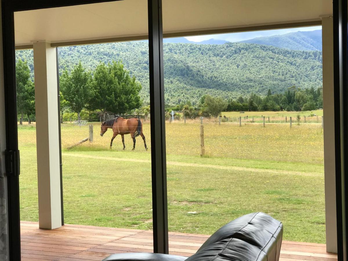 Kepler Oaks Chalet Te Anau Exterior photo