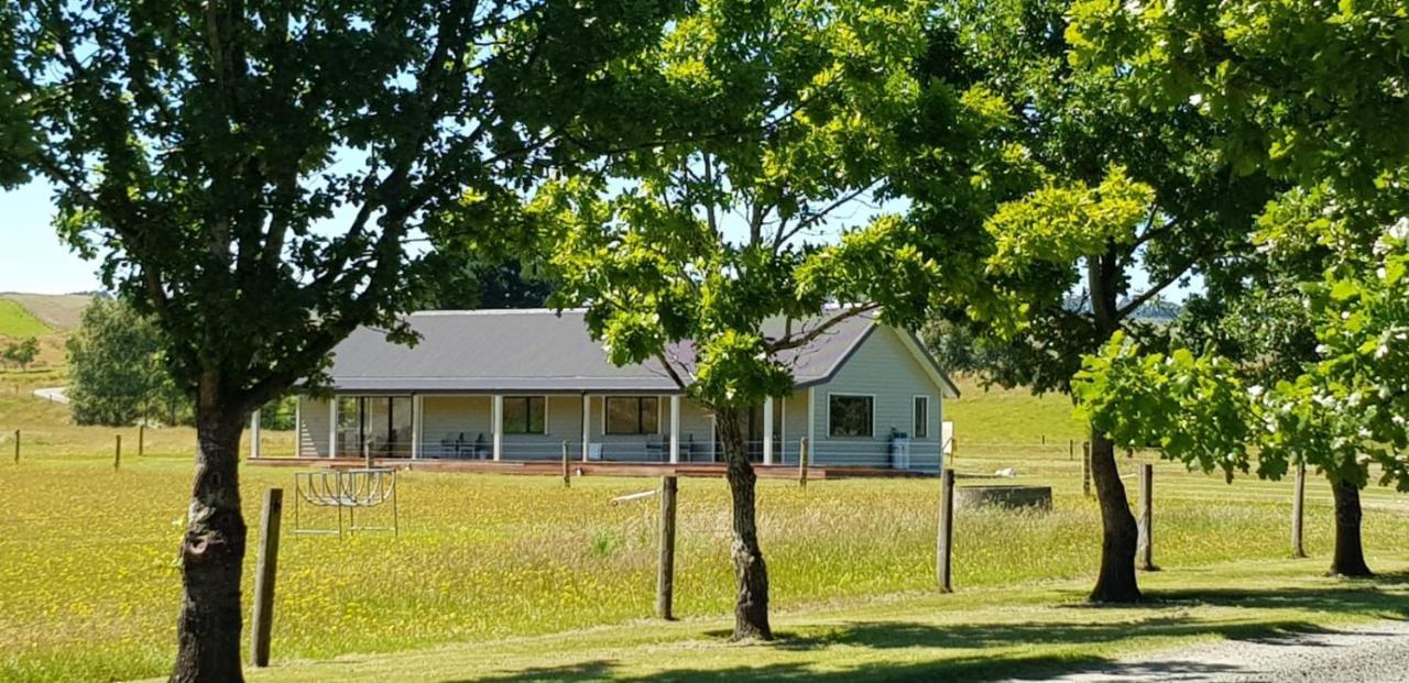 Kepler Oaks Chalet Te Anau Exterior photo