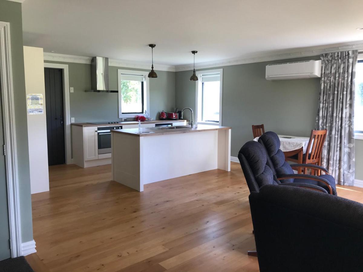 Kepler Oaks Chalet Te Anau Exterior photo