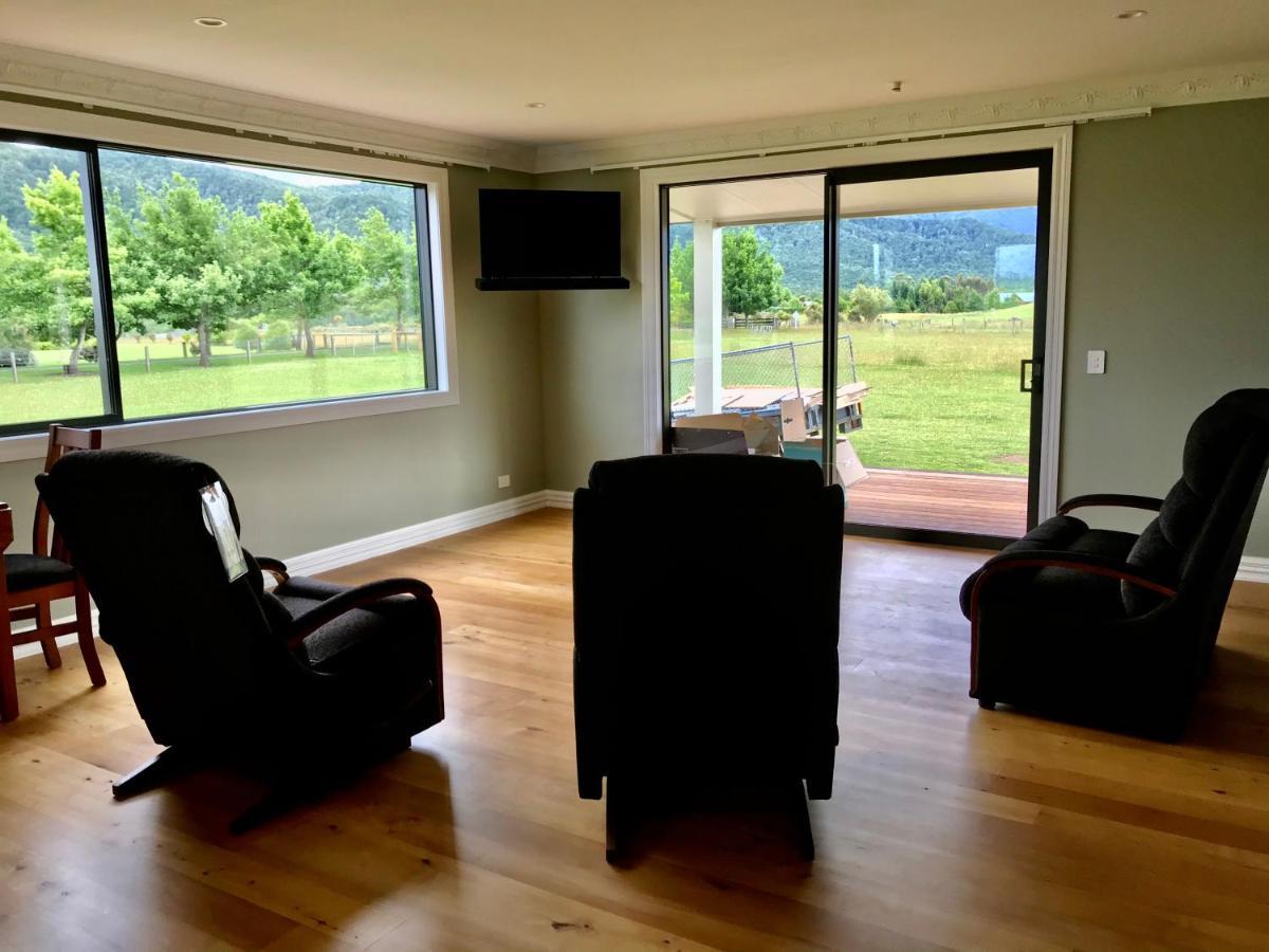 Kepler Oaks Chalet Te Anau Exterior photo
