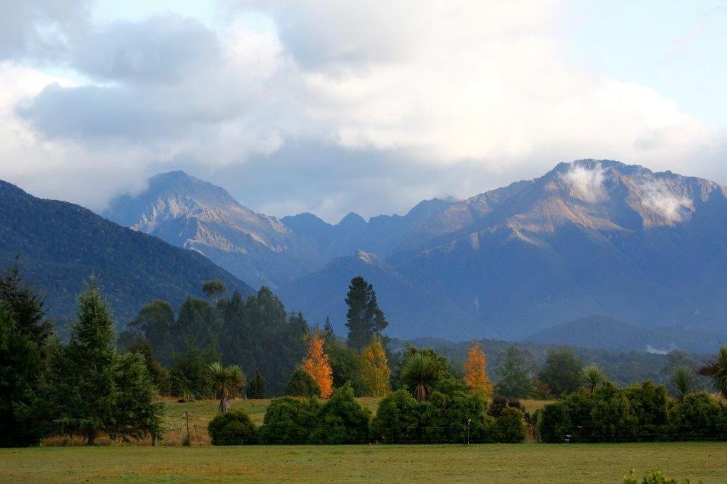 Kepler Oaks Chalet Te Anau Exterior photo