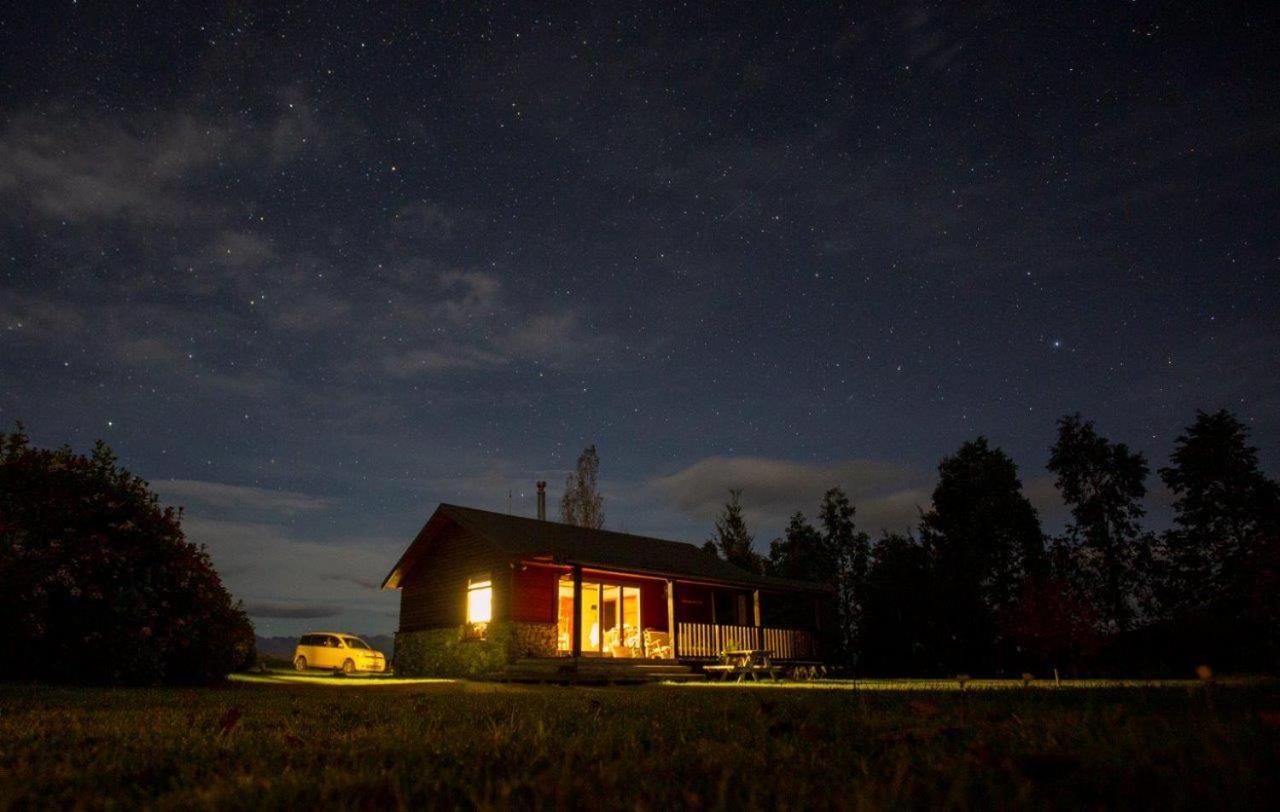 Kepler Oaks Chalet Te Anau Exterior photo