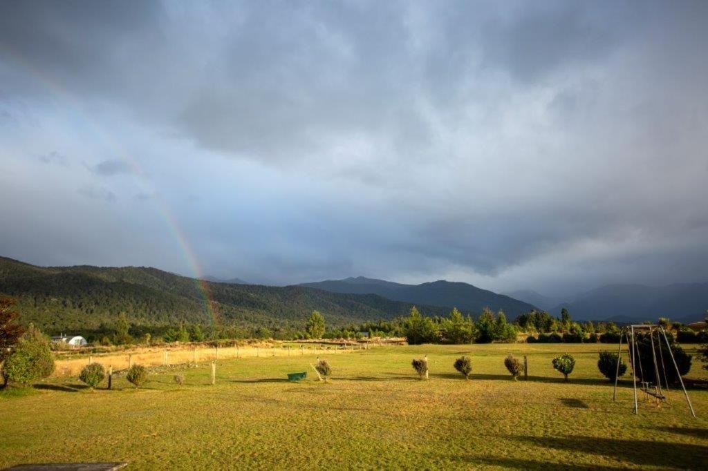 Kepler Oaks Chalet Te Anau Exterior photo