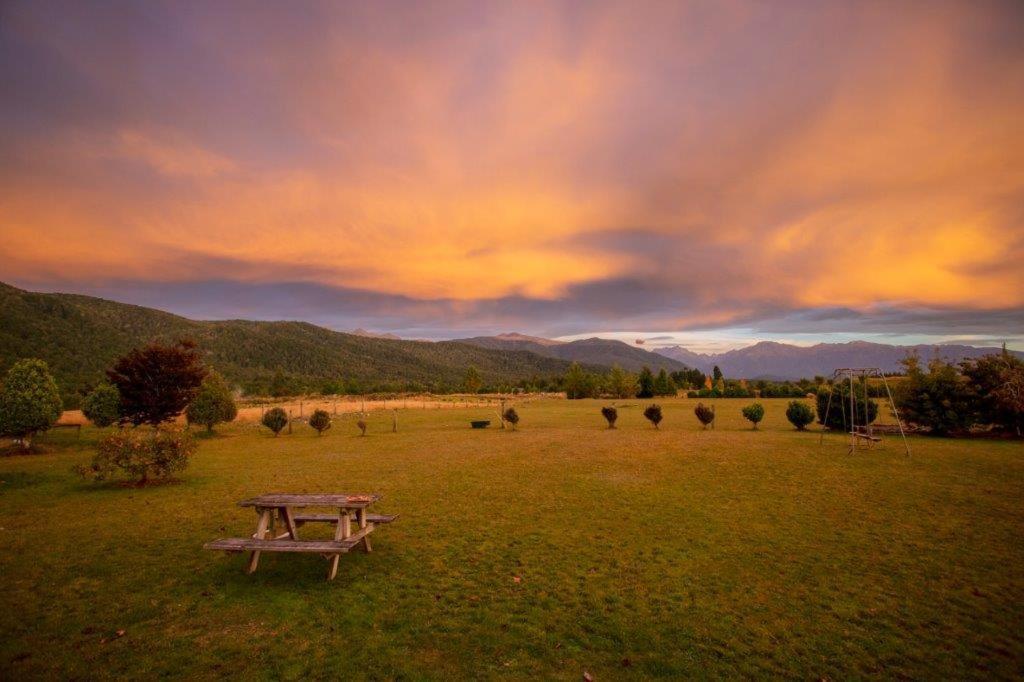 Kepler Oaks Chalet Te Anau Exterior photo