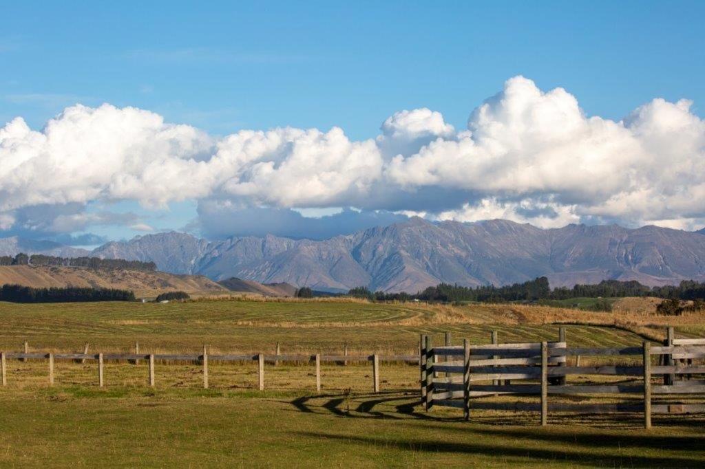 Kepler Oaks Chalet Te Anau Exterior photo