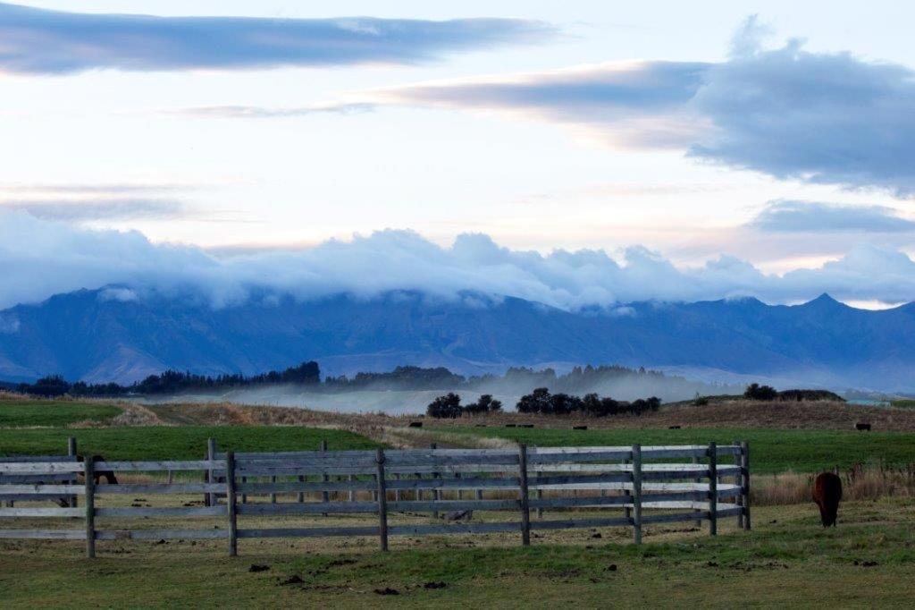 Kepler Oaks Chalet Te Anau Exterior photo